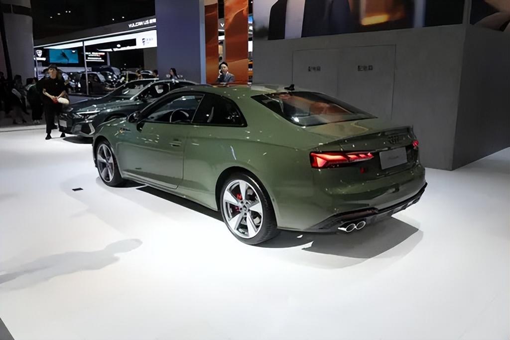 2024 奧迪 S5 Sportback:革新外觀與強勁動力引領豪華運動轎車潮流