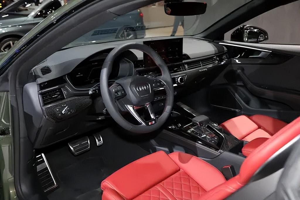 2024 奧迪 S5 Sportback:革新外觀與強勁動力引領豪華運動轎車潮流