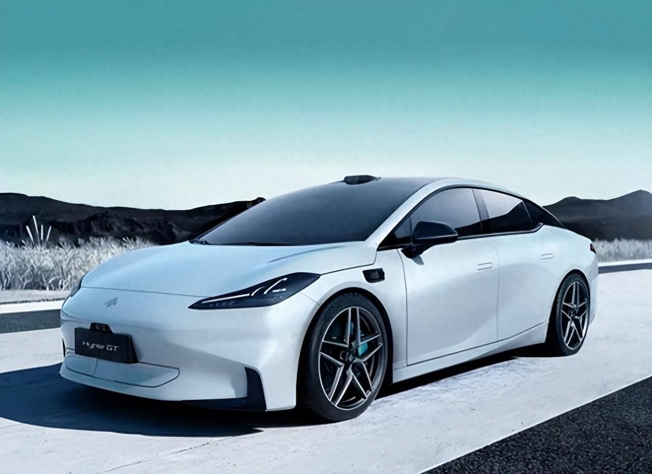 又一國產(chǎn)新能源,車長4886mm,340馬力、加速3.9s,20萬就能滿配