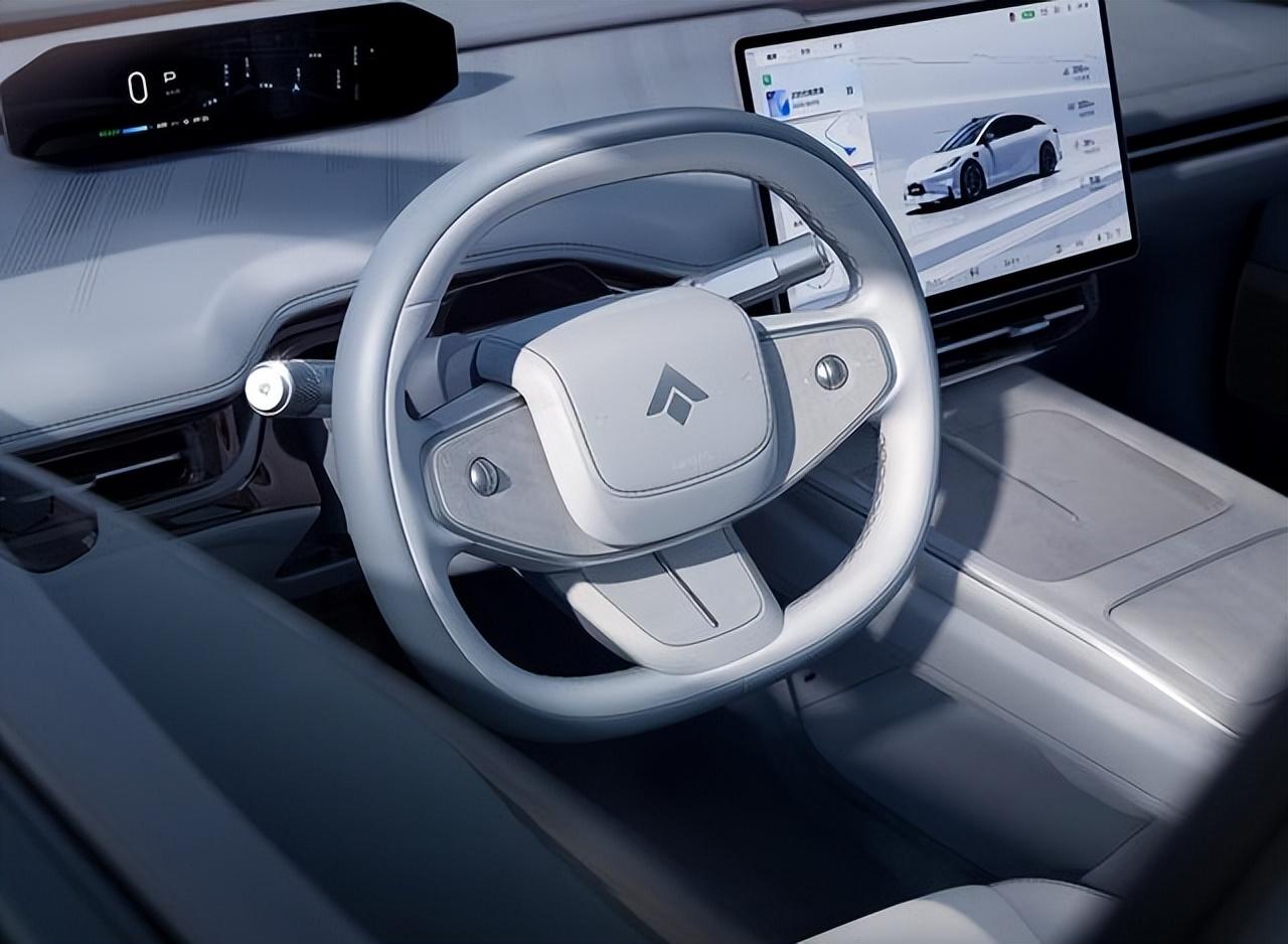 又一國產(chǎn)新能源,車長4886mm,340馬力、加速3.9s,20萬就能滿配