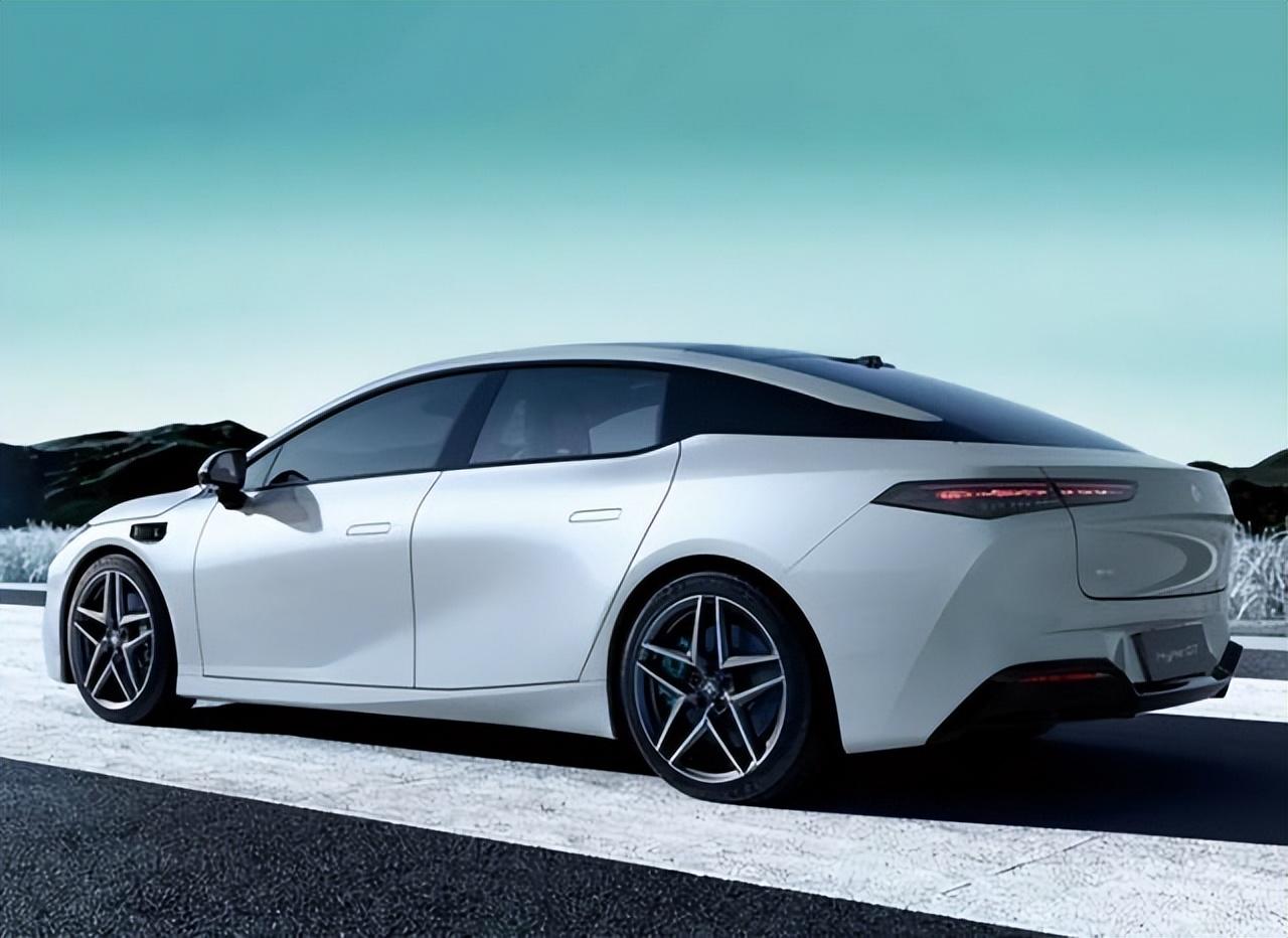 又一國產(chǎn)新能源,車長4886mm,340馬力、加速3.9s,20萬就能滿配