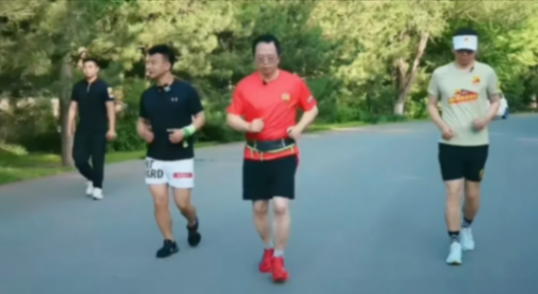 周鴻祎帶上褚會(huì)長(zhǎng),和張朝陽一起跑步,情投意合還是人情世故?