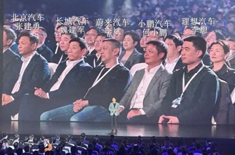 周鴻祎帶上褚會(huì)長(zhǎng),和張朝陽一起跑步,情投意合還是人情世故?