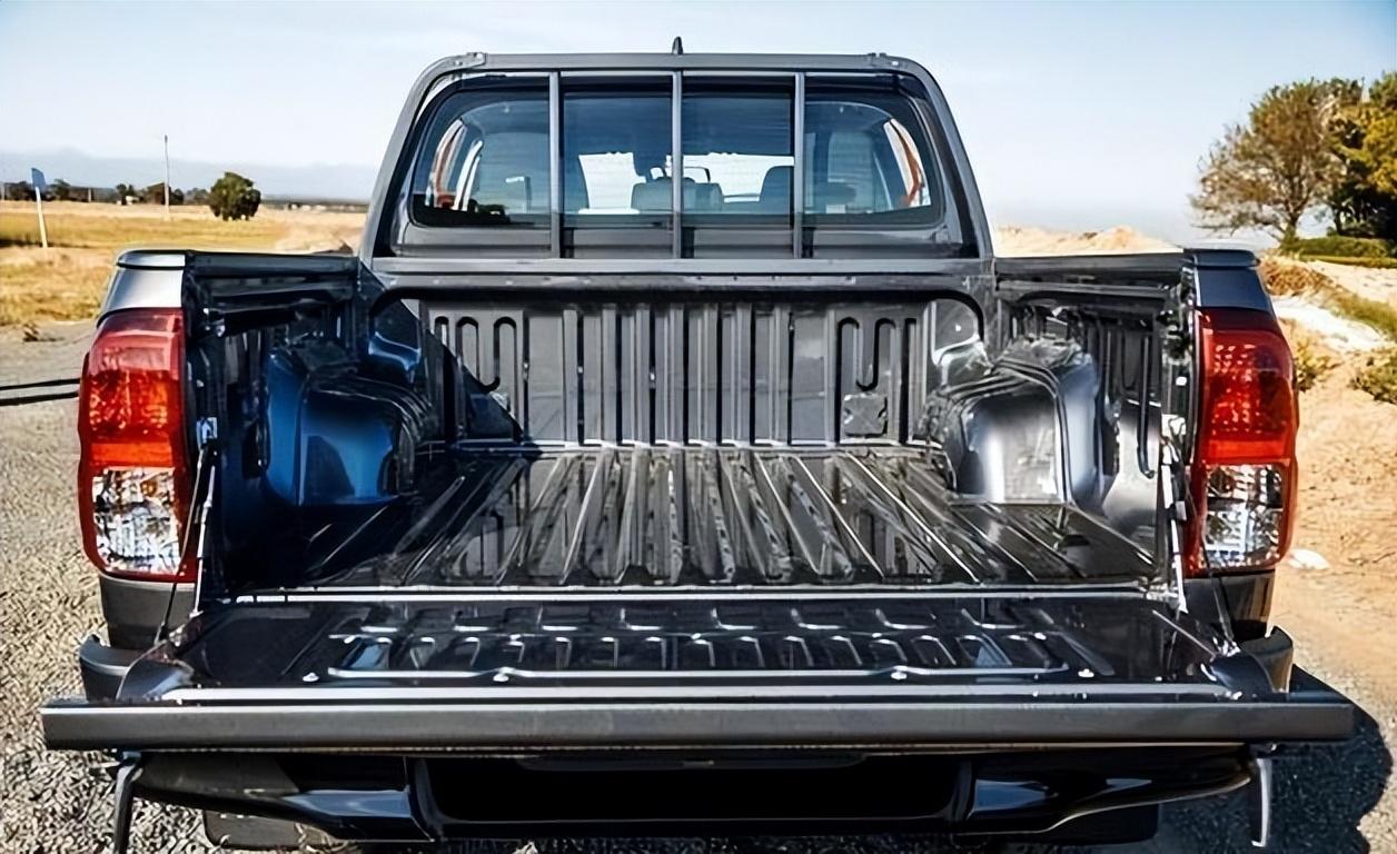 2024款豐田HiLux SR 48V 評測:鞏固皮卡地位