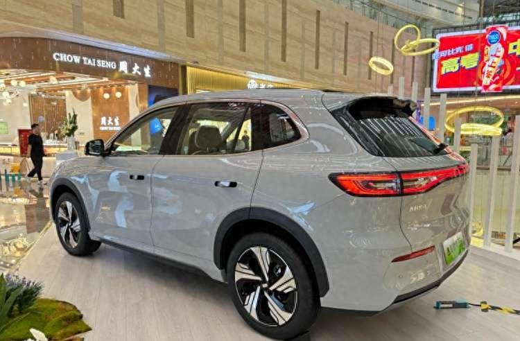 比廣汽AION Y更大,吉利銀河E5實車現已到店,預計15萬內起售