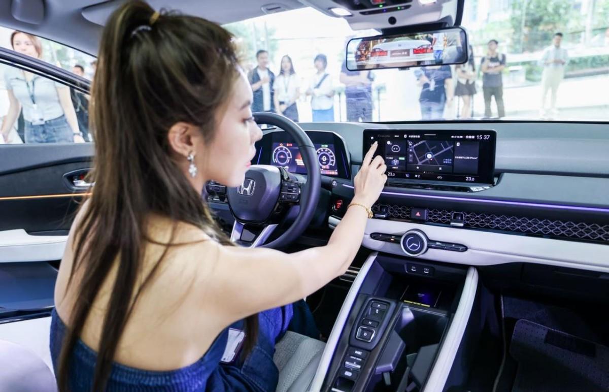 被雅閣硬控的25年:論運動和科技,它是B級轎車里的王