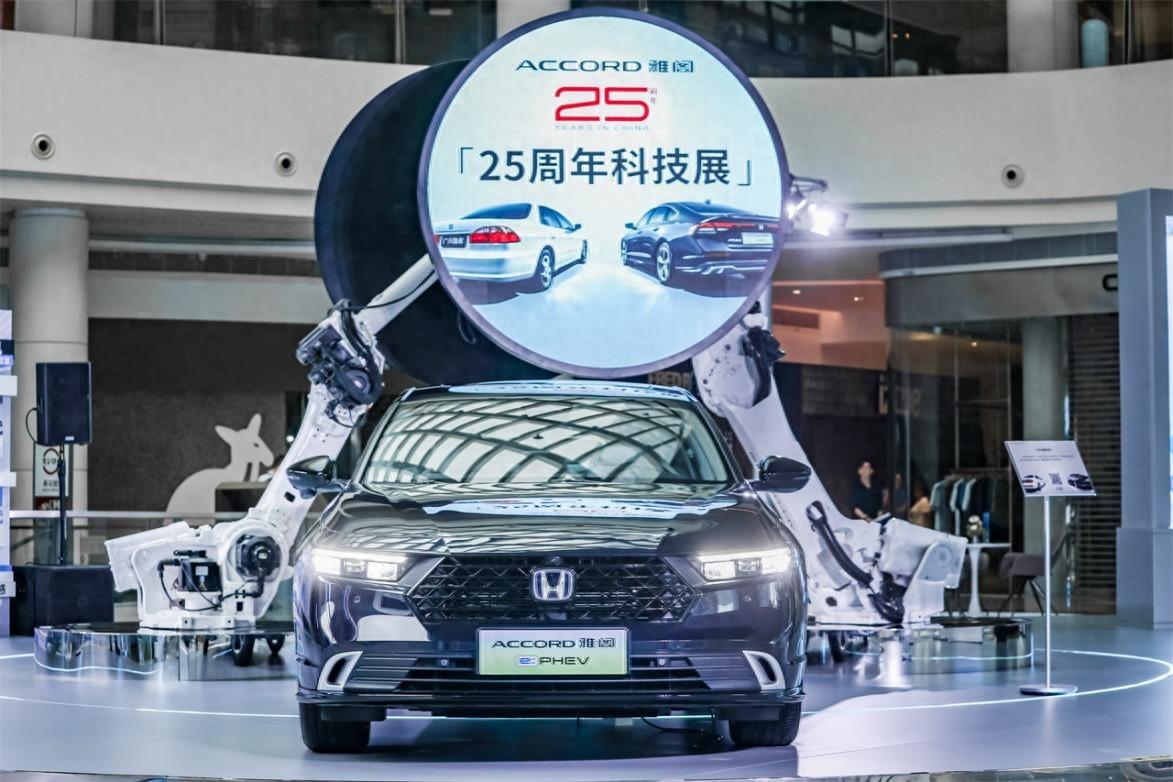 被雅閣硬控的25年:論運動和科技,它是B級轎車里的王