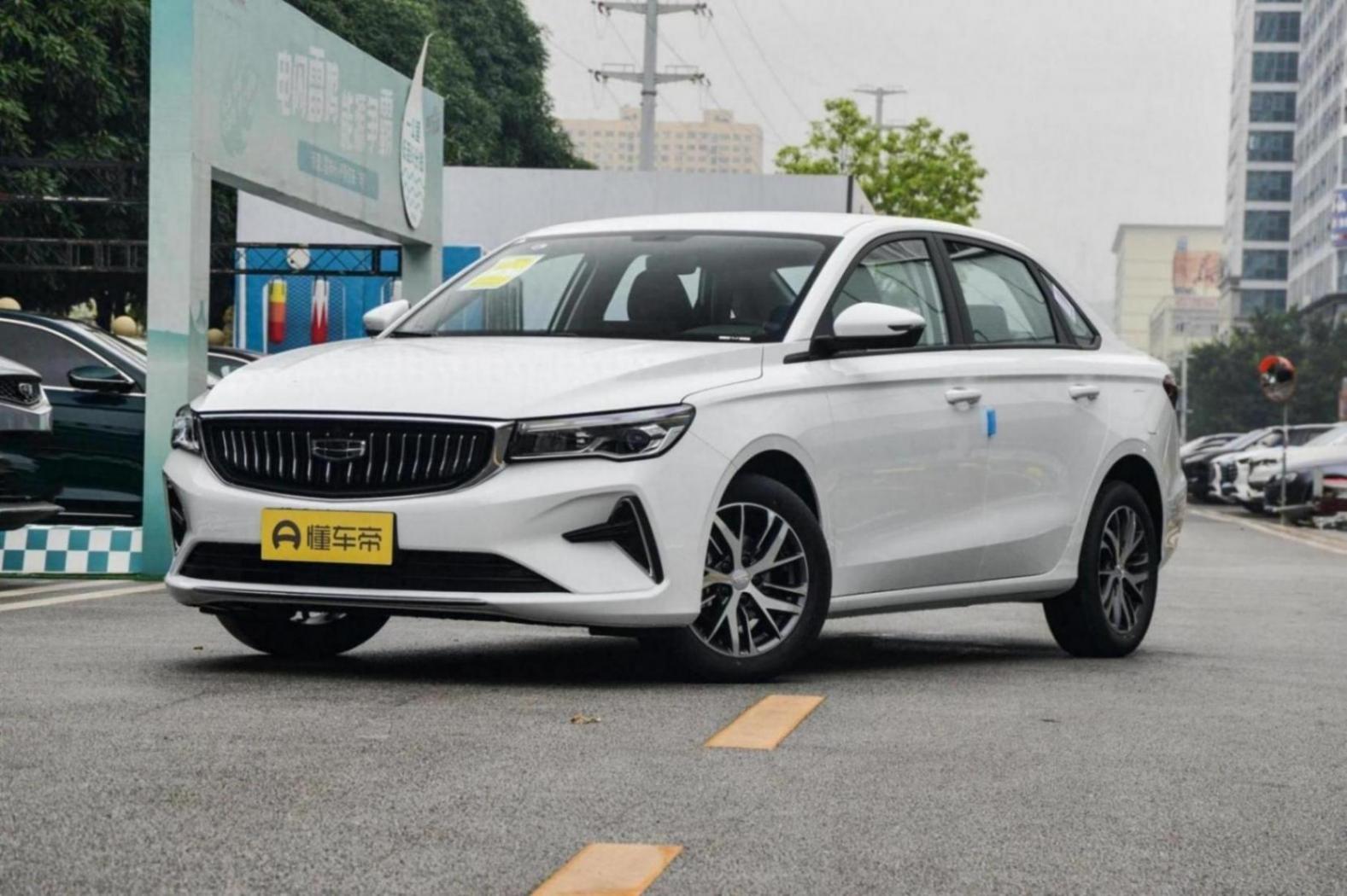 5-7萬元的國產轎車:吉利帝豪、艾瑞澤5、榮威i5,都有哪些優缺點