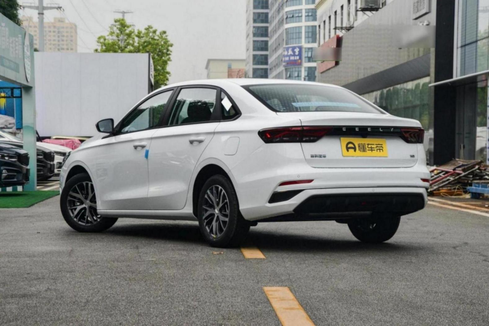 5-7萬元的國產轎車:吉利帝豪、艾瑞澤5、榮威i5,都有哪些優缺點