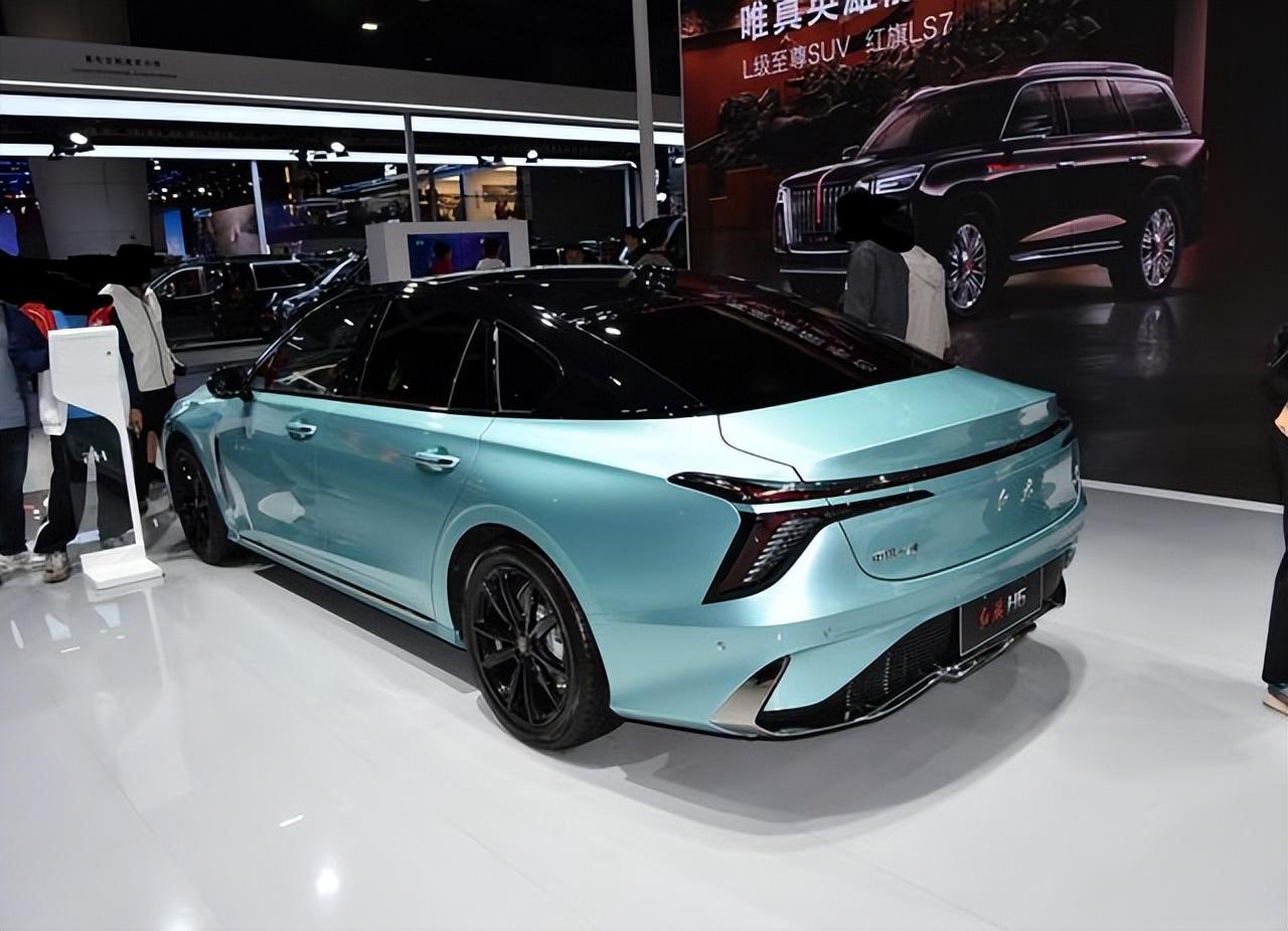 國產(chǎn)轎車成功了,車長4990mm,連隔音都是深海級(jí),起步252匹馬力