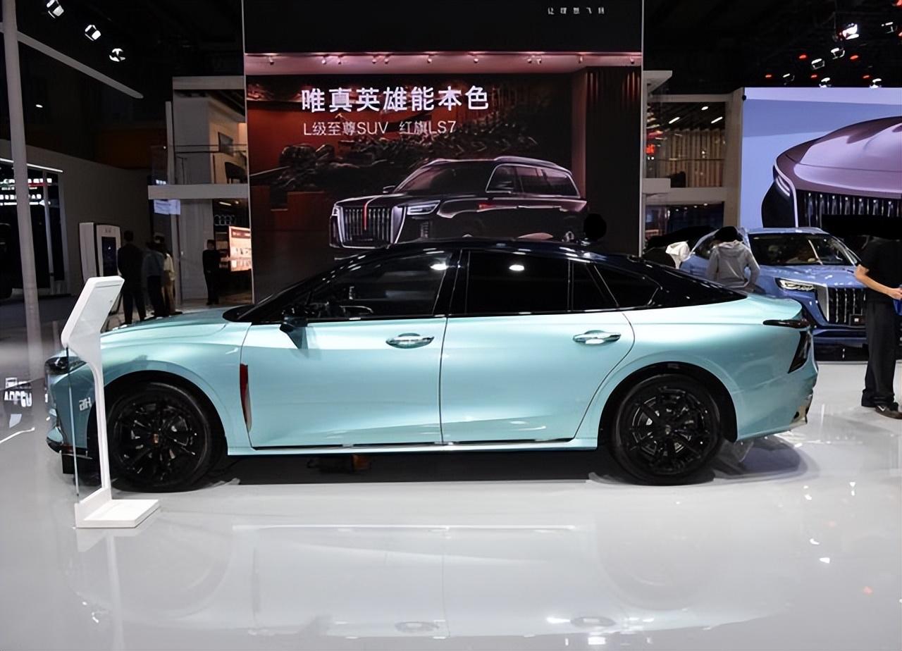 國產(chǎn)轎車成功了,車長4990mm,連隔音都是深海級(jí),起步252匹馬力