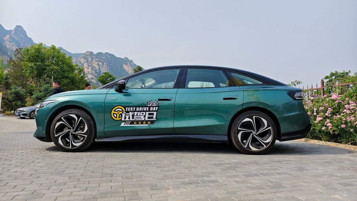懂車帝試駕日,四臺純電轎車,誰更優選?