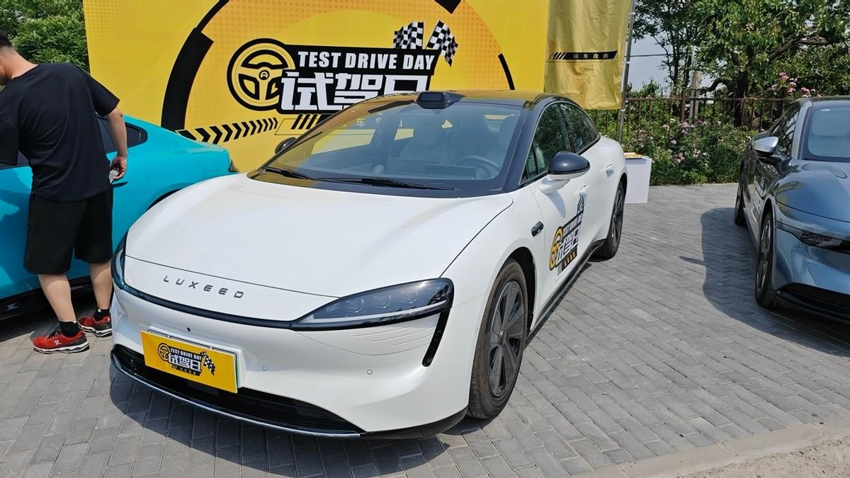 懂車帝試駕日,四臺純電轎車,誰更優選?