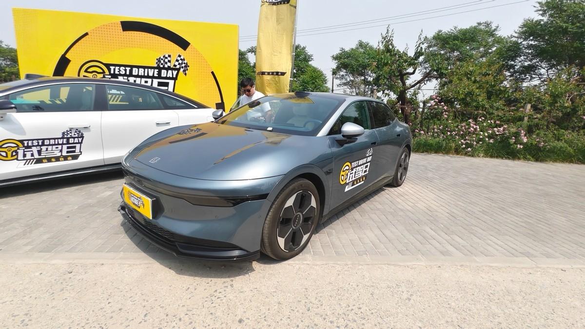 懂車帝試駕日,四臺純電轎車,誰更優選?