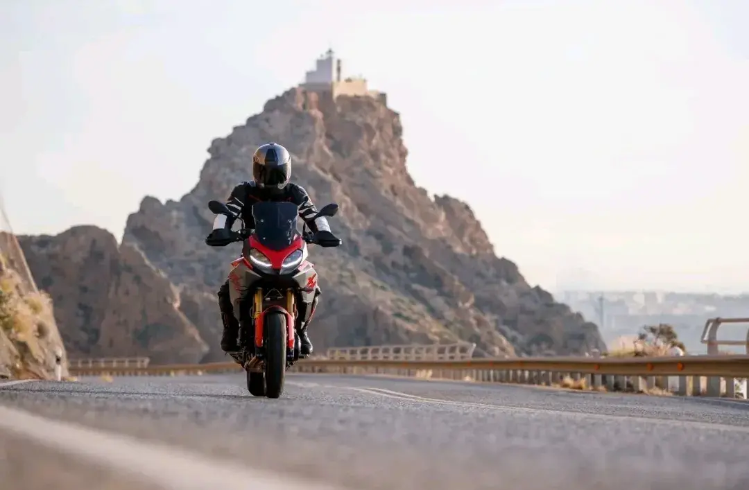寶馬 F900GS:新一代中排量 ADV 車型的卓越之選