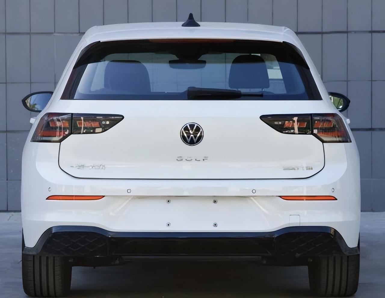 第八代高爾夫煥新登場,1.5T動力“300TSI”引領(lǐng)潮流