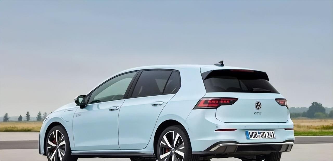 第八代高爾夫煥新登場,1.5T動力“300TSI”引領(lǐng)潮流