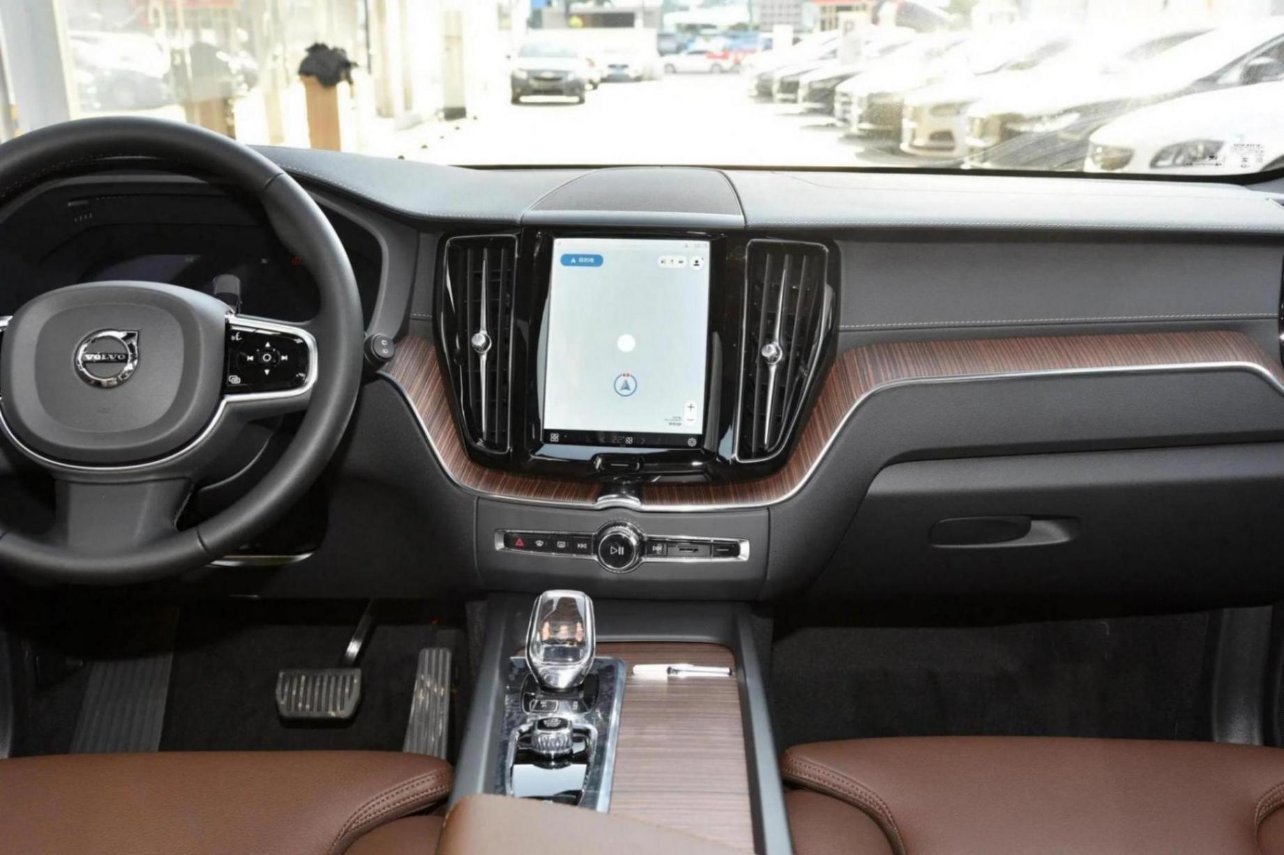 2025款沃爾沃XC60上市,上調發動機扭矩,售價39.69-42.59萬元