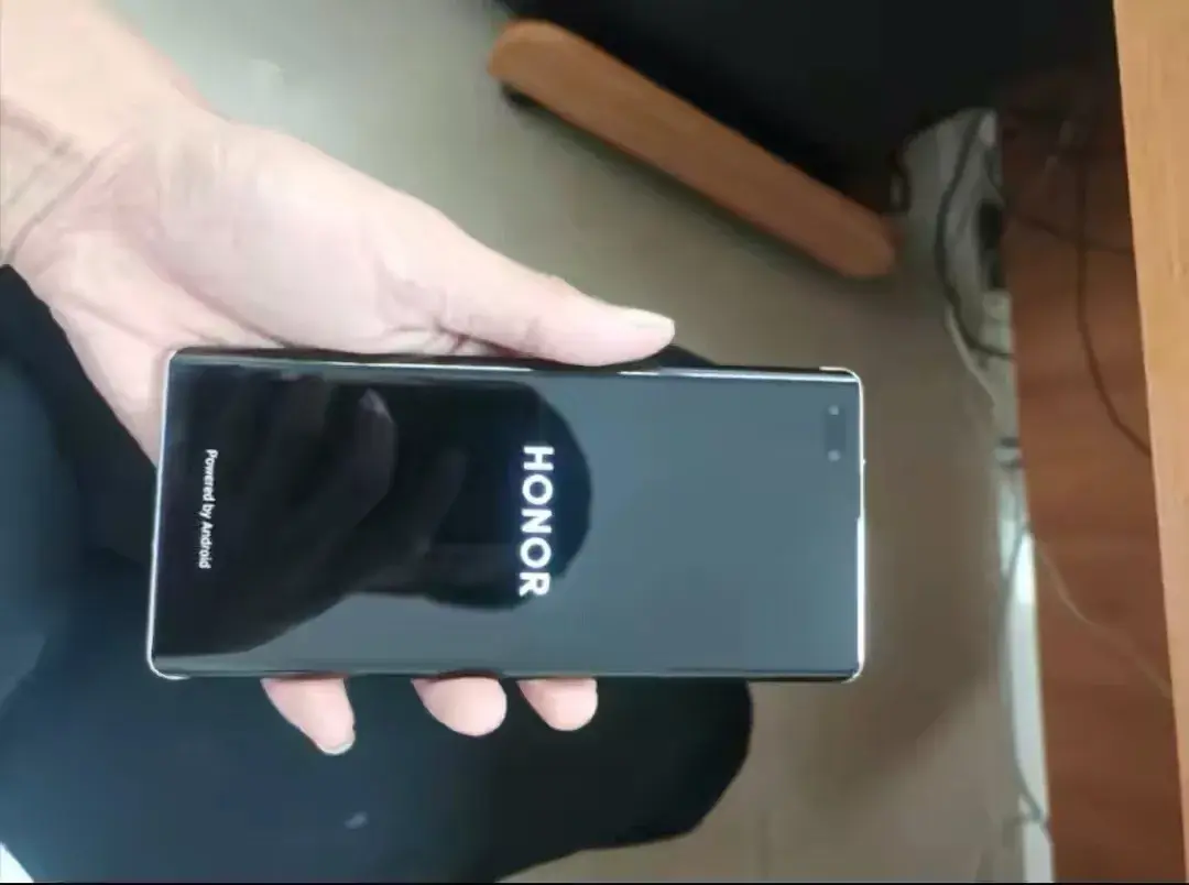 不開機的榮耀Magic3,被我用萬能充救活了,白撿600元