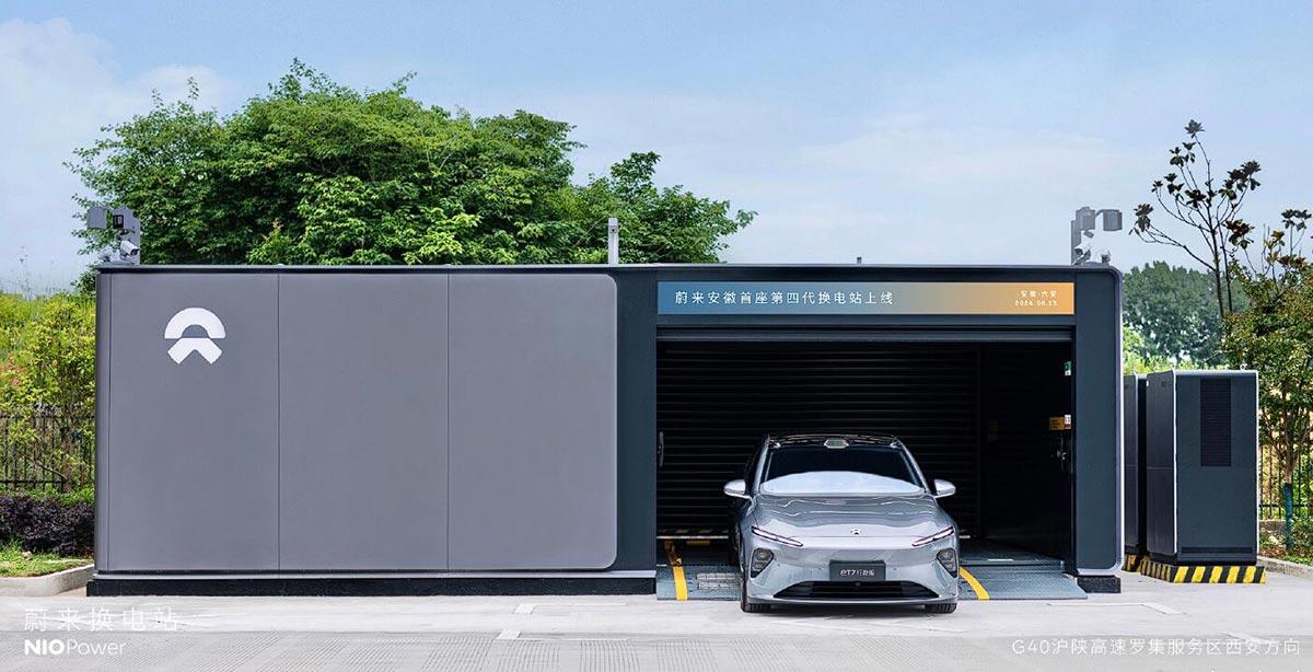 蔚來的第四代電動汽車換電站在144秒內完成換電