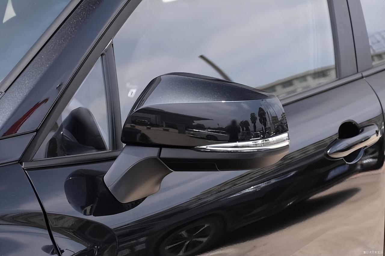 解讀低配車,拍豐田卡羅拉銳放2.0L 先鋒版