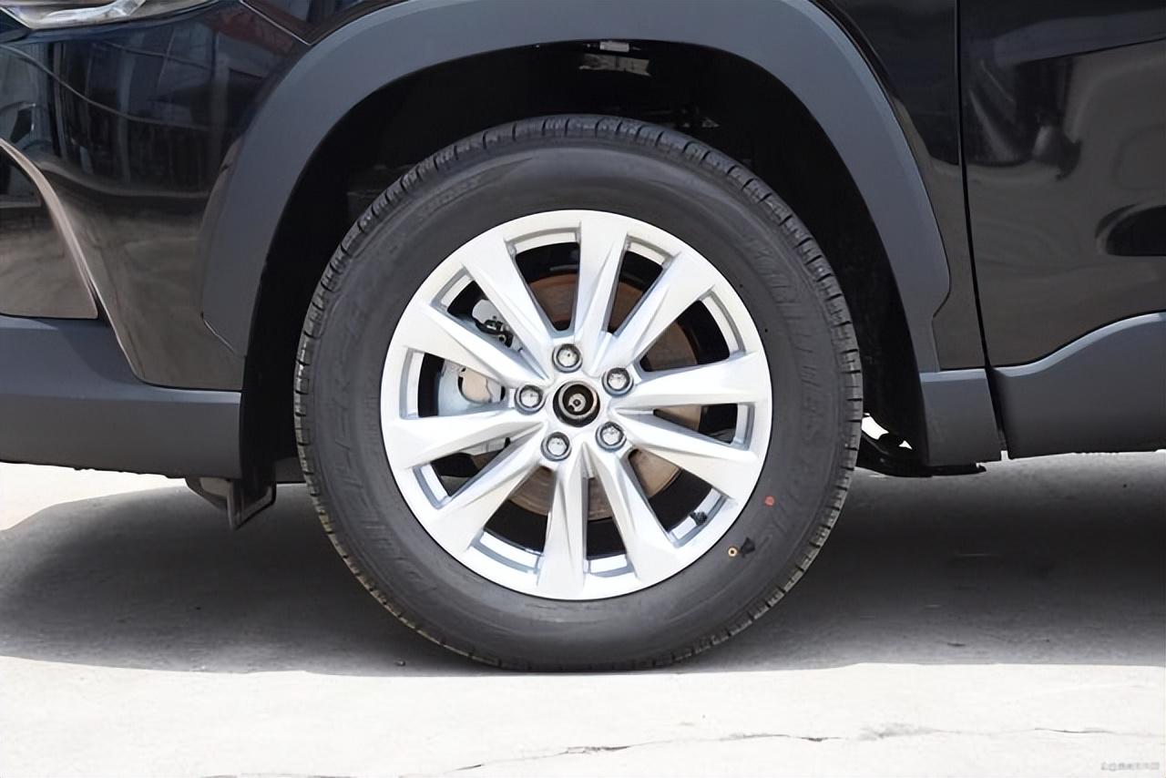 解讀低配車,拍豐田卡羅拉銳放2.0L 先鋒版