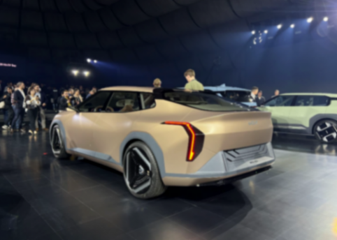 定位跨界風/緊湊車型 起亞EV4諜照曝光