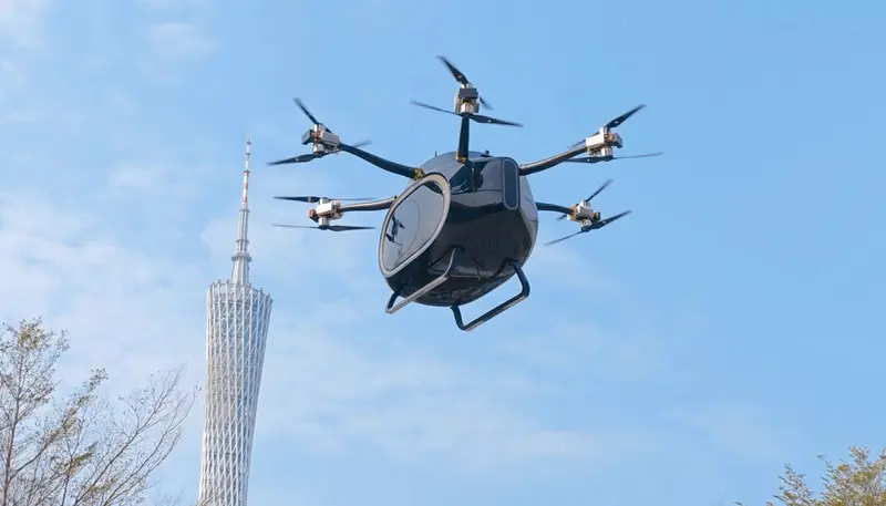 廣汽飛行汽車GOVE在廣州CBD上空進行飛行展示