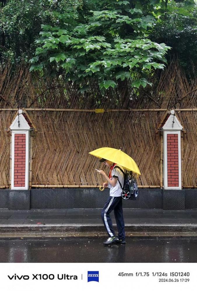 梅雨季,帶上vivo X100 Ultra出來掃街啊
