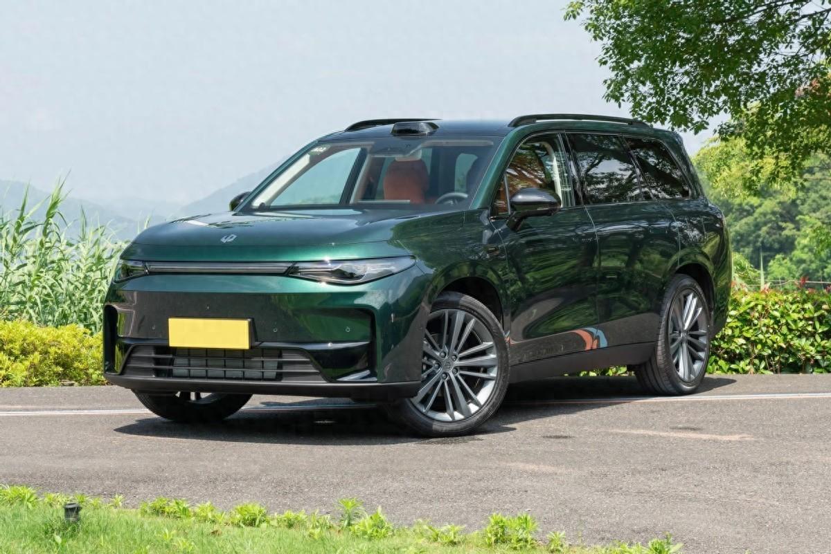 頂配不到20萬的中大型SUV,配吸頂屏+800V平臺,零跑C16能火嗎?