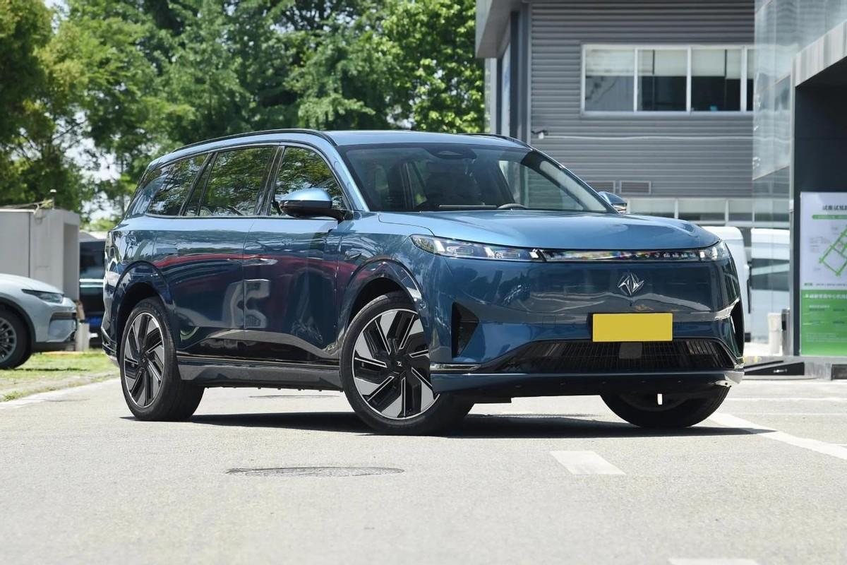 敲重點(diǎn)!中大型電動(dòng)SUV、6座、18.86萬(wàn),東風(fēng)奕派eπ008了解下