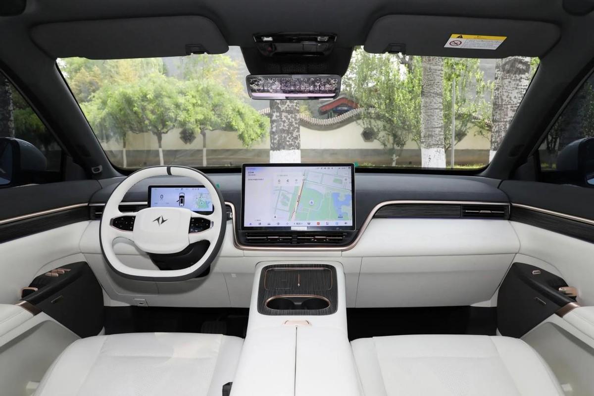 敲重點(diǎn)!中大型電動(dòng)SUV、6座、18.86萬(wàn),東風(fēng)奕派eπ008了解下