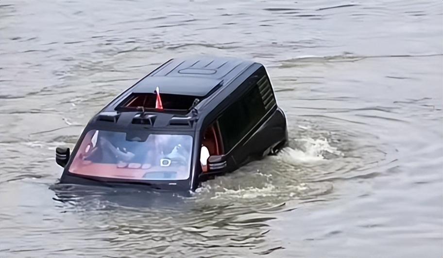 起猛了!“迪王”仰望U8和龍舟齊下水,車圈“游泳健將”名不虛傳