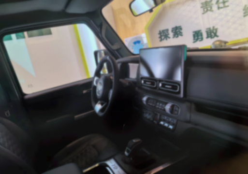 搭載2.0T+8AT變速箱,全新北汽制造212實車曝光,質感提升
