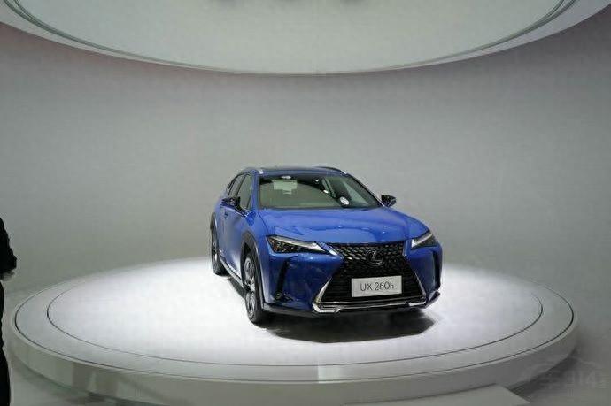 18萬多買雷克薩斯混動SUV,不能上綠牌還重要嗎?