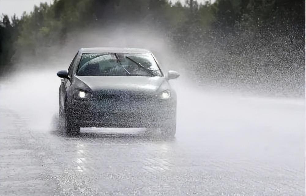 多地暴雨,車主怎么做才能不“破防”?