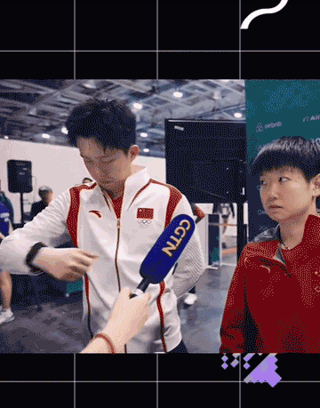 劉國梁為莎頭頒獎 拍拍臉頰太有愛