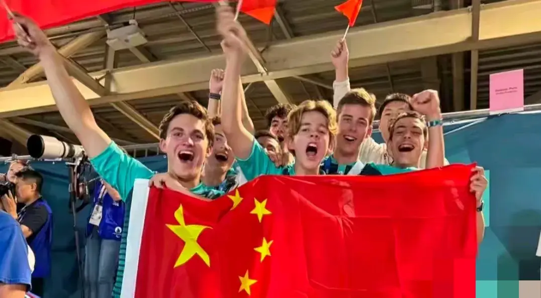 指揮法國人為中國加油的大哥找到了