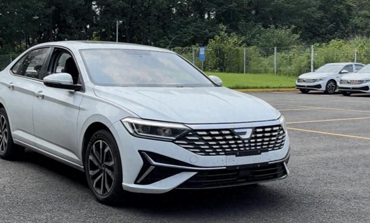 平替版速騰實車現(xiàn)身,能干得贏國產(chǎn)A級轎車么?