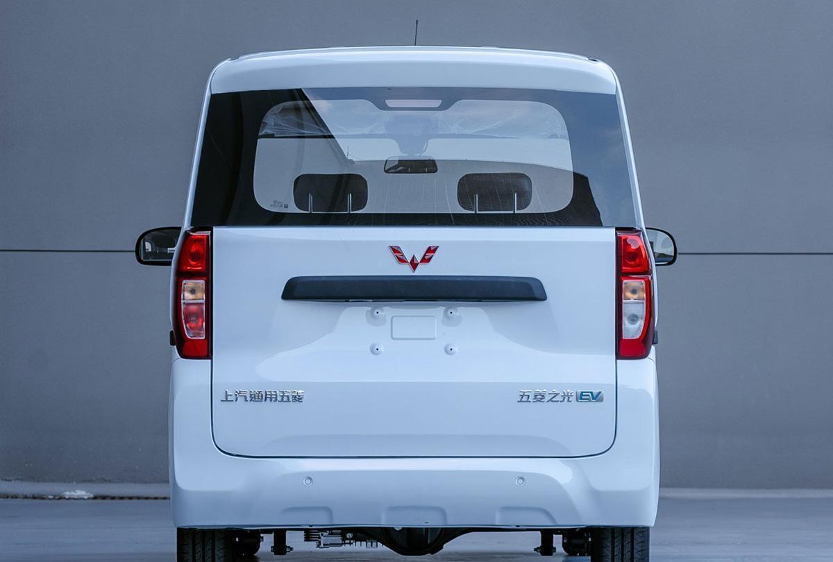 新款五菱之光曝光,外觀很時(shí)尚可愛(ài),車長(zhǎng)3685mm,4座,側(cè)滑門