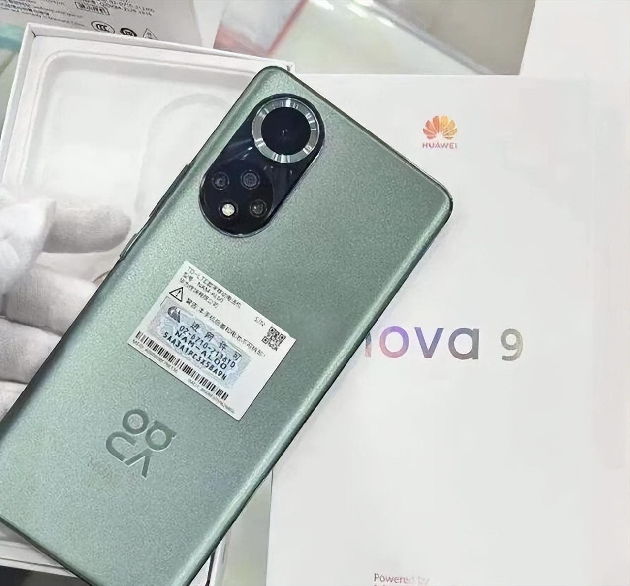 華為手機三大旗艦,Mate60Pro、Pura70Ultra、nova12全面對比!