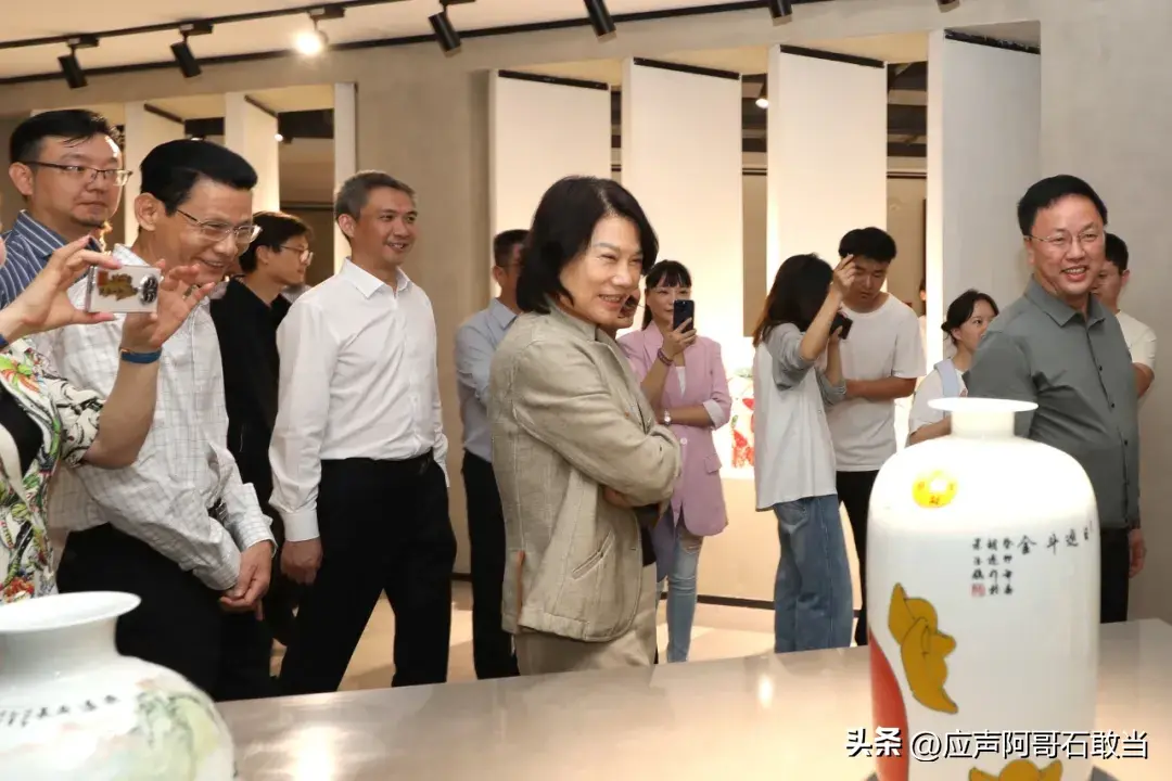 格力董事長董明珠打卡體驗景德鎮(zhèn)珠山區(qū)陶源谷·三寶