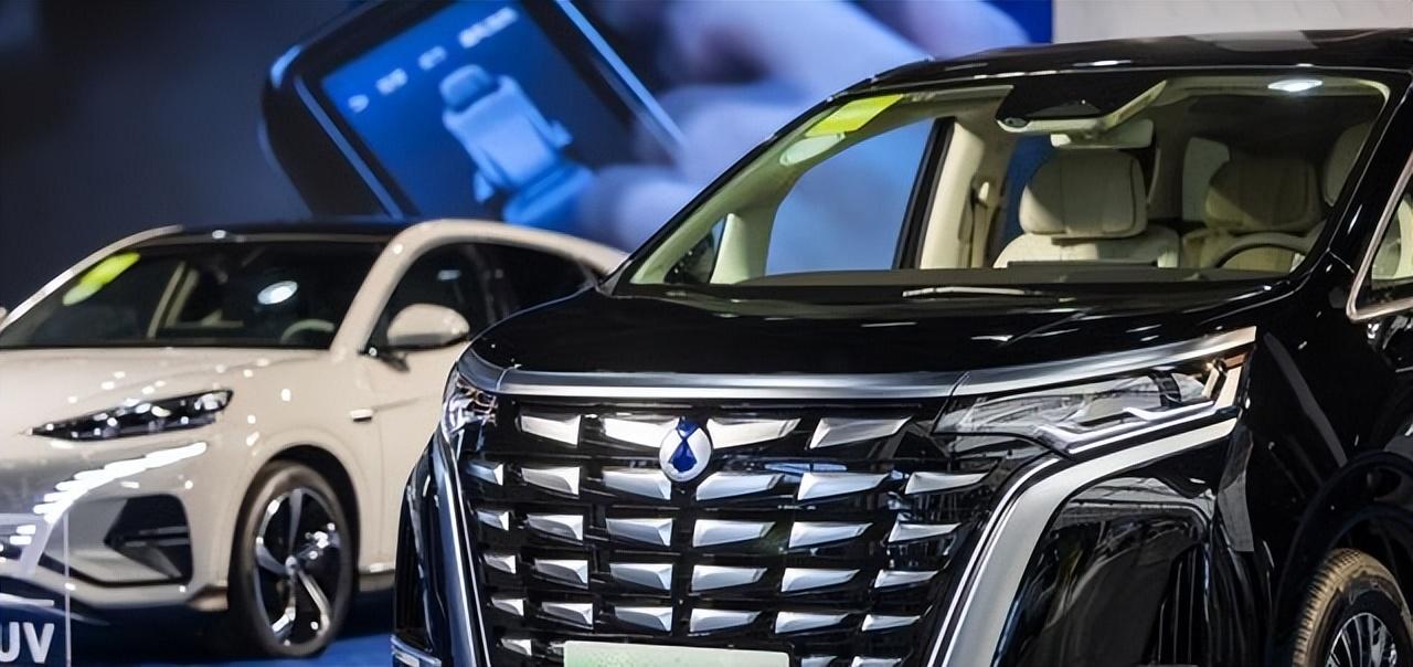兩款全新 SUV,誰會成為比亞迪沖擊高端的爆款?