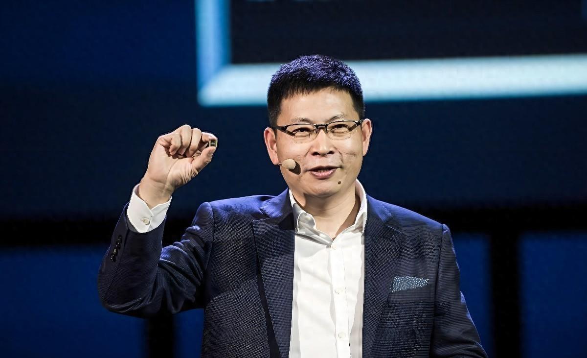 華為放低身份,充一次電用三天,7000mAh手機跌至1099元