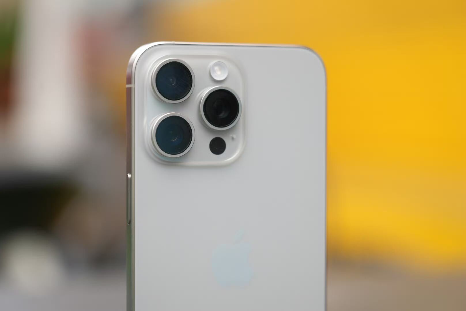 iPhone 16,對(duì)不起了!跌價(jià)1751元的iPhone 15Pro,真的超值了
