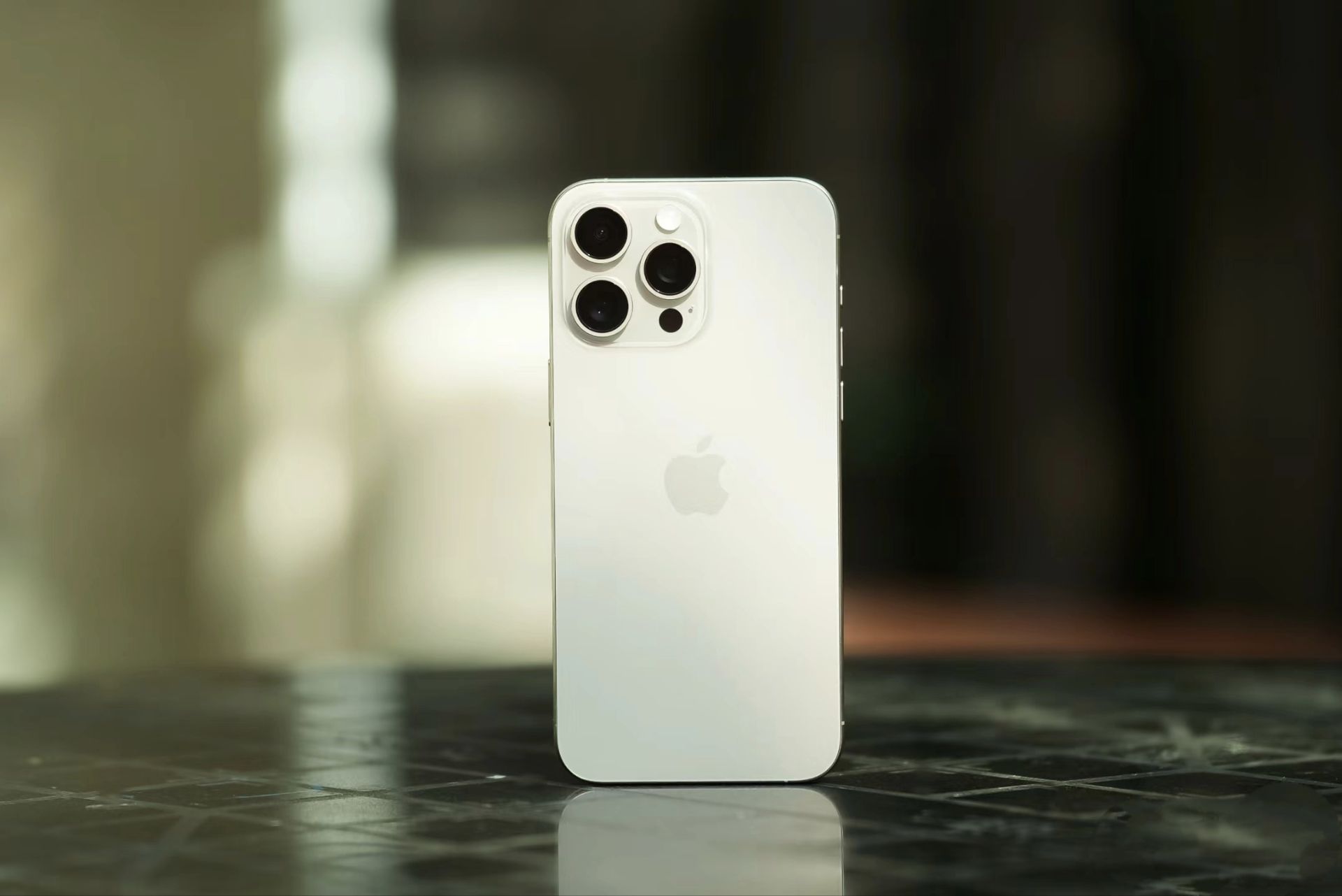 iPhone 16,對(duì)不起了!跌價(jià)1751元的iPhone 15Pro,真的超值了