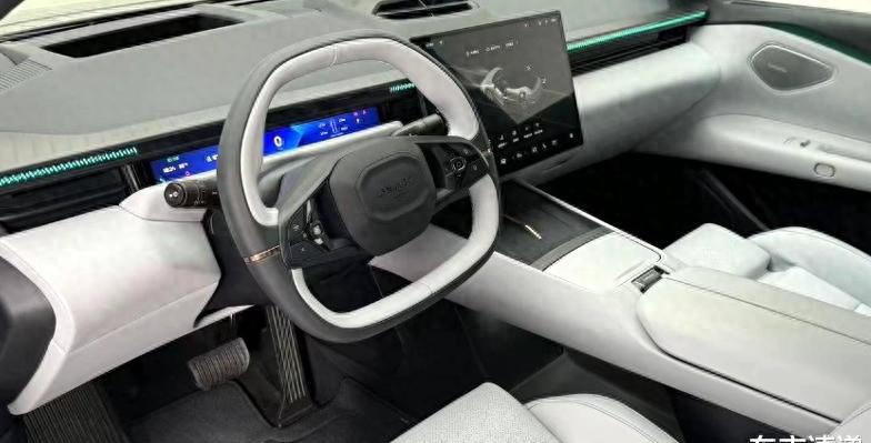 上市當月銷量2819臺,領克Z10,成功