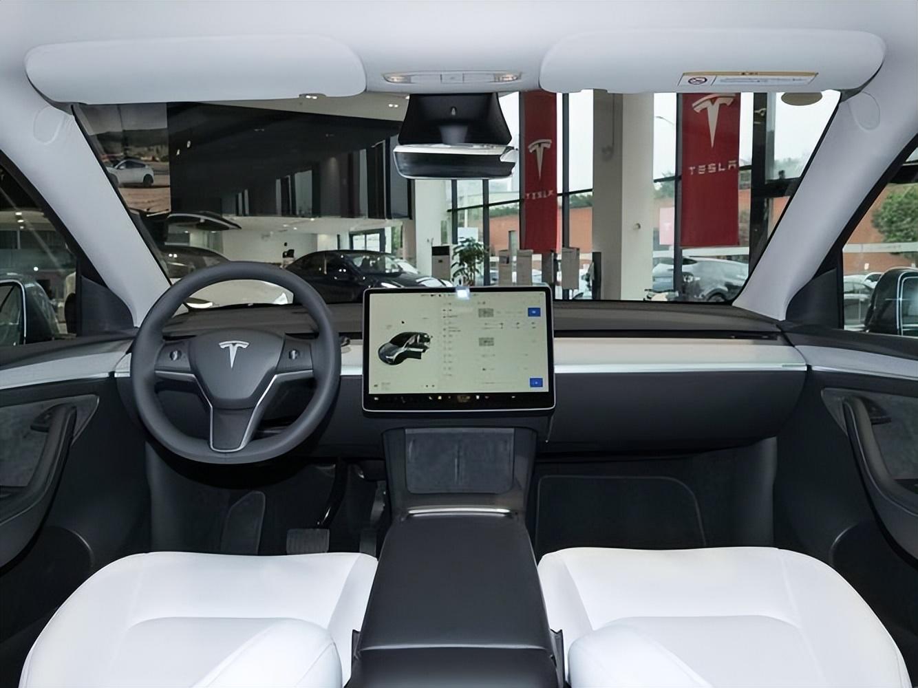 新款特斯拉 Model Y 即將登場,智駕提升成謎,你會等嗎?