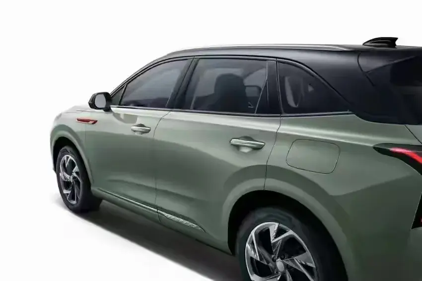 紅旗 HS3 PHEV:場(chǎng)景化優(yōu)勢(shì)點(diǎn)亮出行新體驗(yàn)