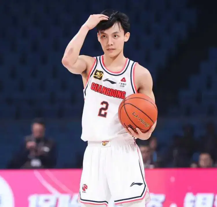 北京神逆轉本土雙槍立功:陳盈駿18+12關鍵三分 方碩制勝兩罰